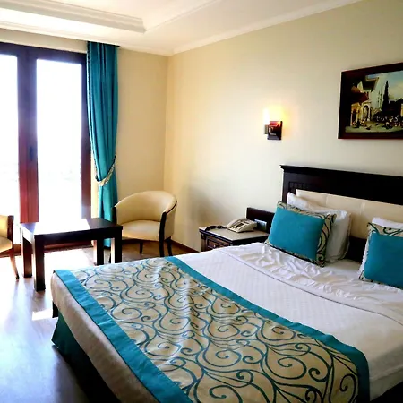 Anzer Hotel 4*
